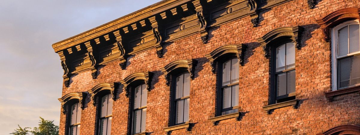 apartment tenant landlord shutterstock_2489501173